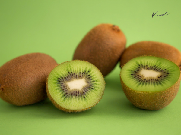 キウイフルーツ/ Kiwifruits